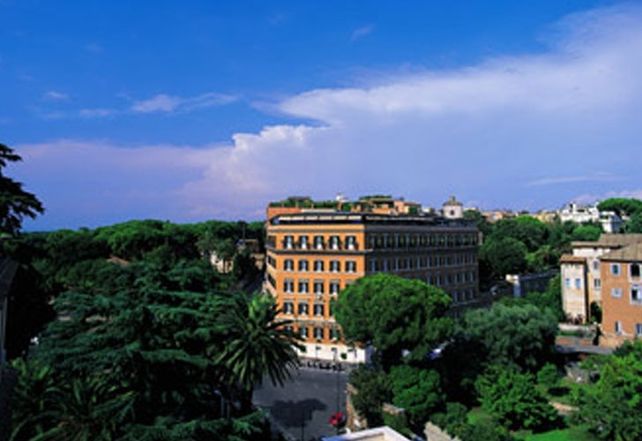 Conocé el lujoso hotel de Roma donde se hospedan Cristina y su comitiva