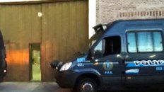 El galpón de Moreno al 3700 donde intervino personal de la Policía Federal. El galpón de Moreno al 3700 donde intervino personal de la Policía Federal.