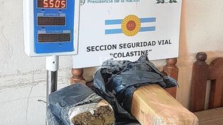 Gendarmería secuestró marihuana en un vehículo en la ruta nacional 168.