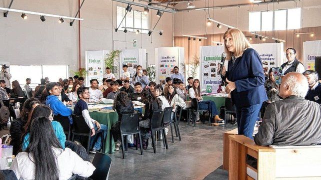 Rosario Romero: Las puertas están abiertas para escuchar las inquietudes de los jóvenes.