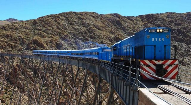 El Tren a las Nubes, uno de los mejores viajes ferroviarios del mundo