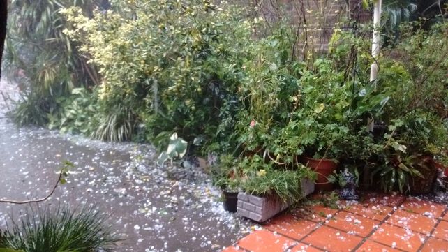 Tarde de intensa lluvia y granizo en Paraná: el alerta meteorológico sigue vigente