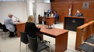 Un defensor, una fiscal y el juez del caso en una audiencia previa al juicio por el crimen del policía Franco López. Piden prisión perpetua para el acusado.&nbsp;