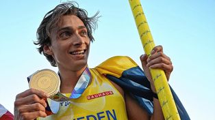 Armand Duplantis rompió su propio récord e hizo historia.