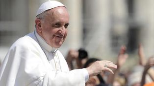 El Papa llamó a la directora de un jardín desplazada tras la muerte de un nen