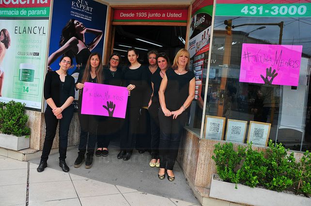 Farmacia Moderna adhirió al paro y a la consigna de vestir de negro.
