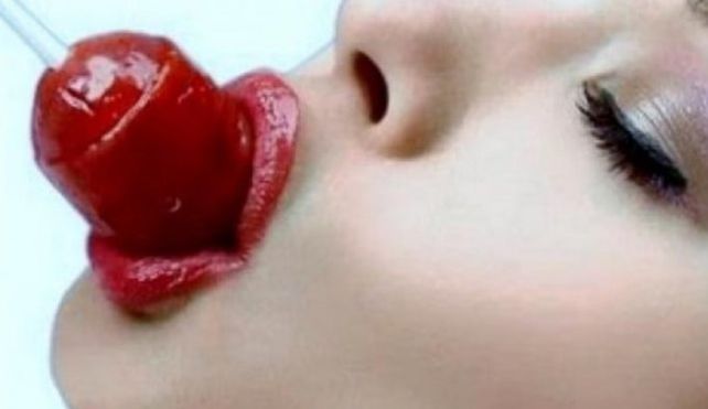 Celebró su cumpleaños haciéndole sexo oral a todos los invitados y acabó internada Celebró su cumpleaños haciéndole sexo oral a todos los invitados y acabó internada