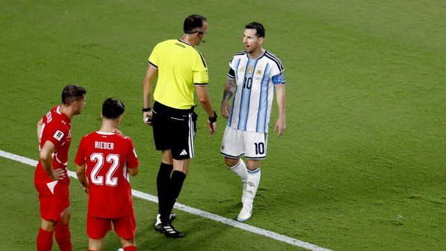 El picante cruce entre Messi y el árbitro Pinheiro: Hablame bien, no faltes el respeto