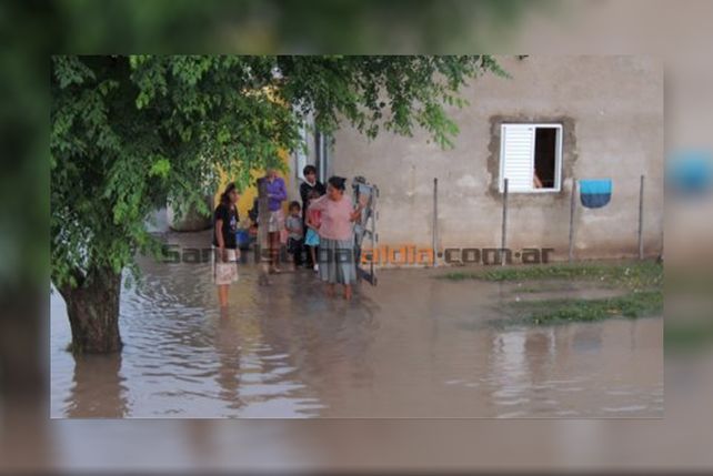 San Cristobal bajo agua, con más de 38 evacuados
