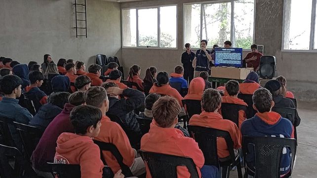 ConcorSat. Es el satélite que representa a la provincia de Entre Ríos y fue el fruto de un trabajo integrador de dos escuelas de Concordia: la Escuela Secundaria D-205 San Roque González de Santa Cruz y la Escuela D-244 Renacer Secundario.