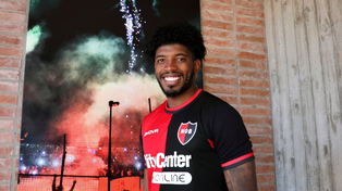 Otros tiempos. Jherson Mosquera fue presentado en Newells en enero de 2023.