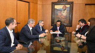 Gustavo Sáenz, y ejecutivos de la minera Rio Tinto analizaron el proyecto Salar del Rincón.&nbsp;