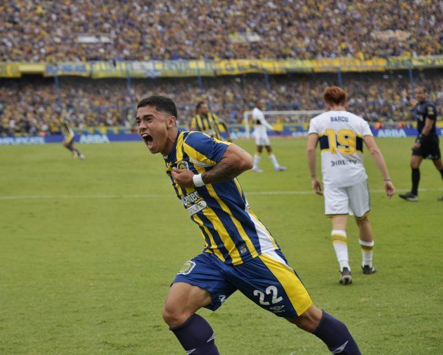 Lautaro Giaccone lo grita con todo. Es el 1 a 0 de Central ante Boca.