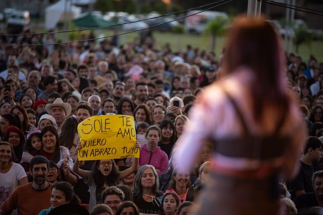 General Lagos celebró su 127º aniversario con un multitudinario desfile institucional y un gran festival popular