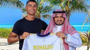 Cristiano Ronaldo firmó un contrato récord para continuar en el Al Nassr.