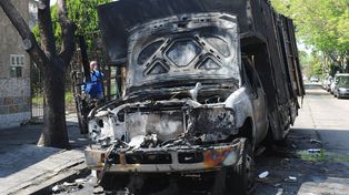 Incendió el camión de un vecino porque lo dejó en la puerta de su casa