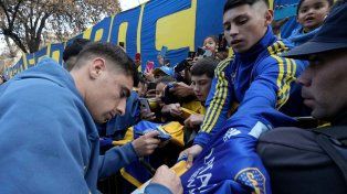 El plantel de Boca fue esperado por una multitud en la capital de la provincia mendocina.