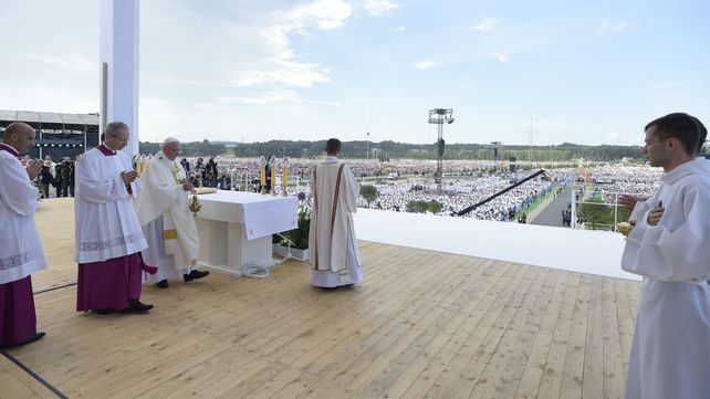 El papa Francisco se despidió de Polonia con críticas al éxito a cualquier precio