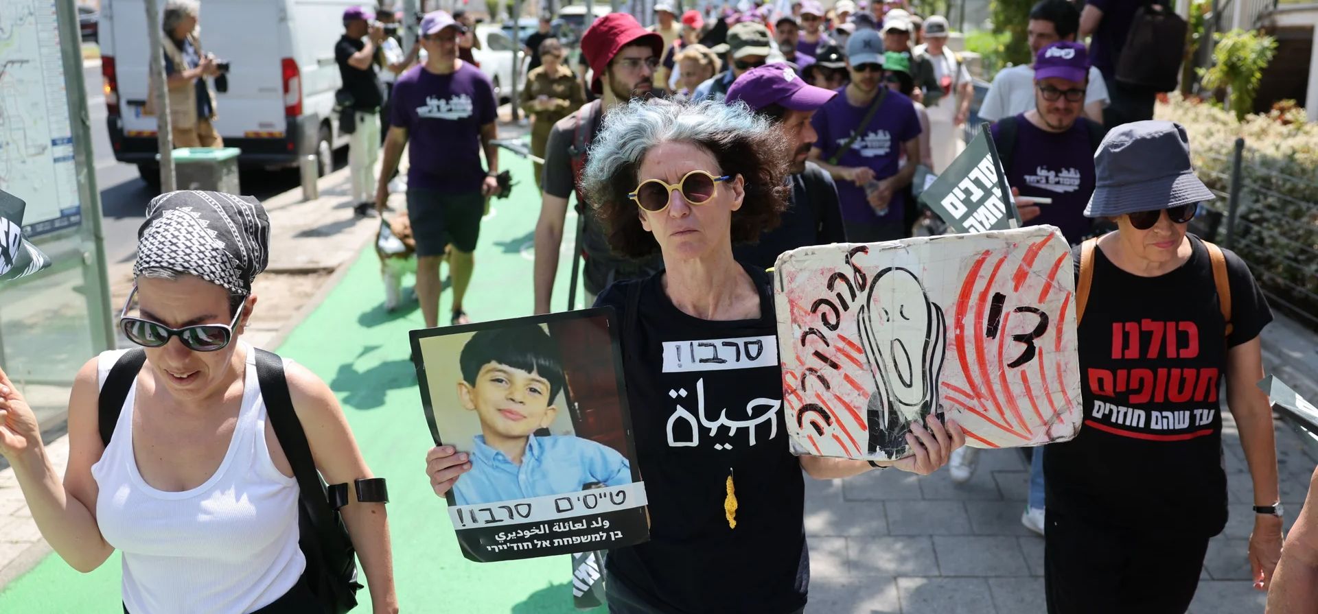 Activistas israelíes se reúnen para el inicio de una marcha de tres días en la que se pide el fin de la guerra en Gaza y la liberación de los rehenes, Tel Aviv, Israel. Fotografía: Abir Sultan/EPA Activistas israelíes se reúnen para el inicio de una marcha de tres días en la que se pide el fin de la guerra en Gaza y la liberación de los rehenes, Tel Aviv, Israel. Fotografía: Abir Sultan/EPA