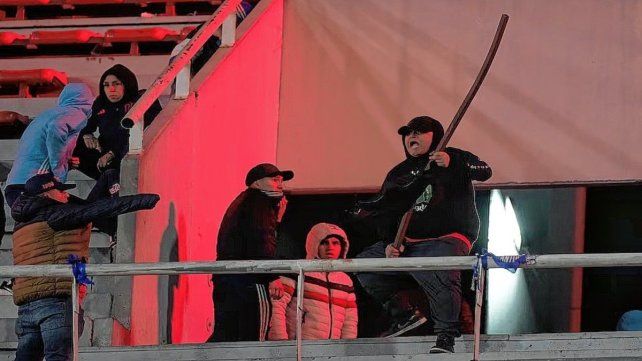 Conmebol emitió un comunicado y evalúa las sanciones para Independiente y la U de Chile