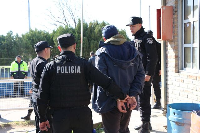 El gobierno provincial asegura que la Policía solo se lleva gente detenida sin DNI cuando hay sospecha de ilícitos.