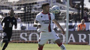 Rodrigo Fernández jugó solo el primer tiempo ante Deportivo Riestra.