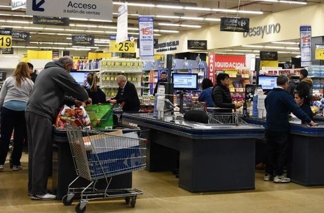 ¿Habrá cláusula gatillo para los empleados de comercio por la inflación?