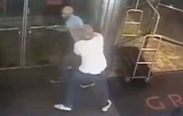 La policía de Nueva York difundió un video de la violenta y errónea detención del ex tenista Blake
