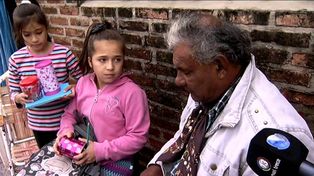 Una nena de 11 años le enseña a leer a su vecino de 59 que nunca pudo ir a la escuela