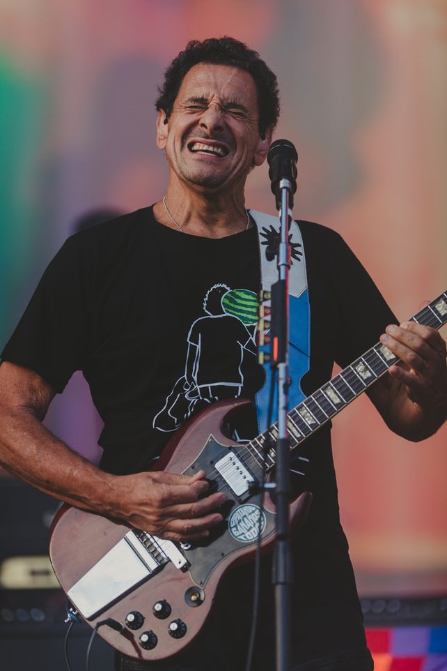 Ricardo Mollo y Divididos interpretaron una gran versión de 