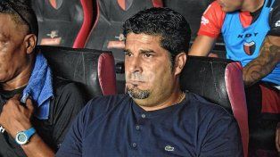 Crece la incertidumbre para saber si Saralegui tendrá la chance de dirigir a Colón en el Clásico Santafesino.