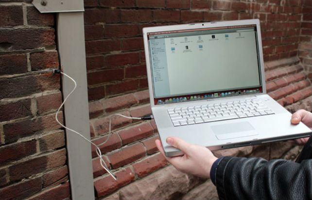 El proyecto busca eludir el uso de internet para descargar archivos.