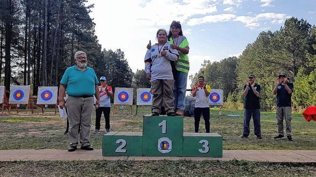 Podio. Josefina Broin se consagró campeona de su categoría en los Juegos Evita.