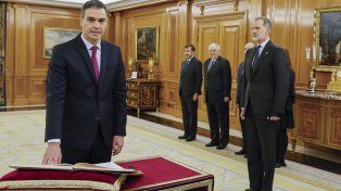 Ante el rey Felipe VI, Pedro Sánchez (Partido Socialista Obrero Español PSOE) juró este viernes como presidente del Gobierno español e inicia nuevo mandato&nbsp;