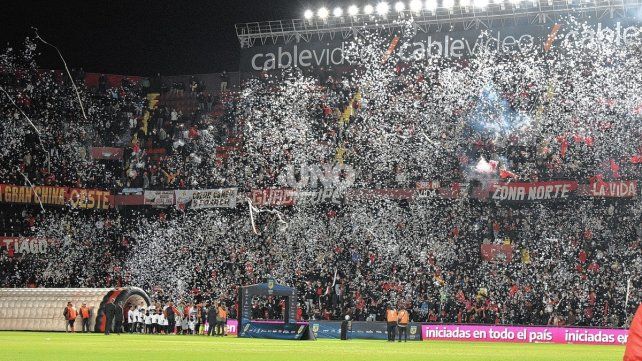 Otro emotivo recibimiento de los hinchas hacia Colón