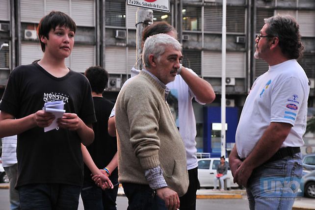 Familiares de Ofelia Kessel iniciaron una vigilia frente a los Tribunales de Paraná