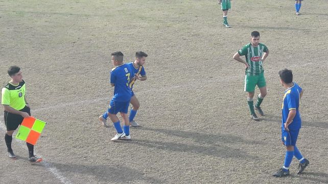 Colón de San Justo goleó a Banco y sigue en lo más alto