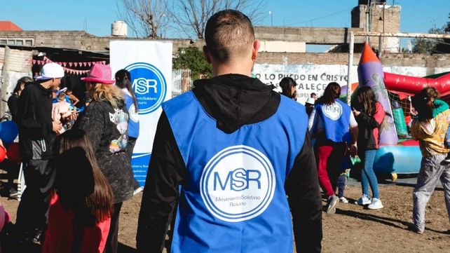 El Movimiento Solidario Rosario en una de sus jornadas solidarias en los barrios de la ciudad