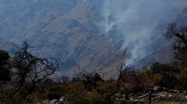 La policía detuvo le lunes a un hombre de 73 años sospechado de haber iniciado un incendio en la localidad de La Paz