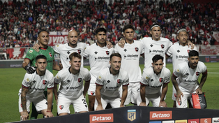 El que se distingue por la camiseta fue de nuevo la figura de Newells, ahora ante Unión. Claro, Keylor Navas.