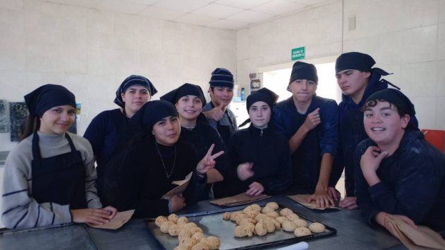 Escuela Almafuerte: alumnos asisten día por medio porque sus familias no pueden costear el viaje tras la suspensión del tren