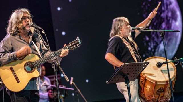 El emblemático dúo formado por Julio Paz y Roberto Cantos celebra cuatro décadas de trayectoria con una gran fiesta popular en Rosario