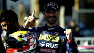 Puño apretado y el dedo índice en alto. El Flaco Ardusso cosechó una nueva pole en el TC.