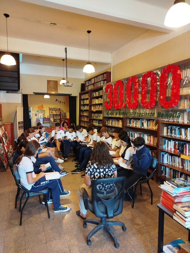 A 49 años del golpe cívico militar, la Biblioteca Popular de Sastre siembra memoria