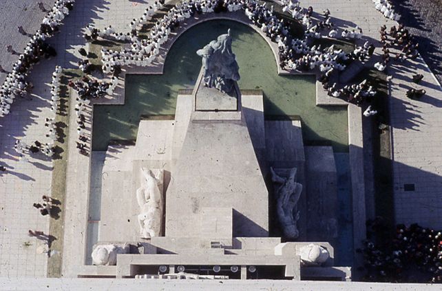 Vista cenital de la proa del Monumento. 