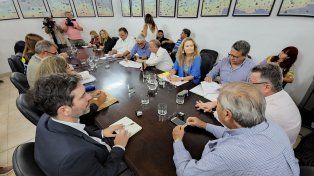 Tras el rechazo a la propuesta del gobierno provincial, Agmer solicitó una nueva propuesta salarial. Atento a este pedido, se dejó sin efecto la convocatoria prevista para este viernes y se dará continuidad a las negociaciones el próximo miércoles a las 12 en la Secretaría de Trabajo y Seguridad Social con Agmer, Sadop y AMET.