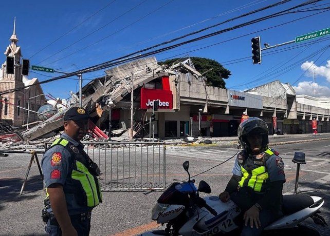 Un terremoto de magnitud 7,8 golpeó Filipinas: hay alerta de tsunami en la región