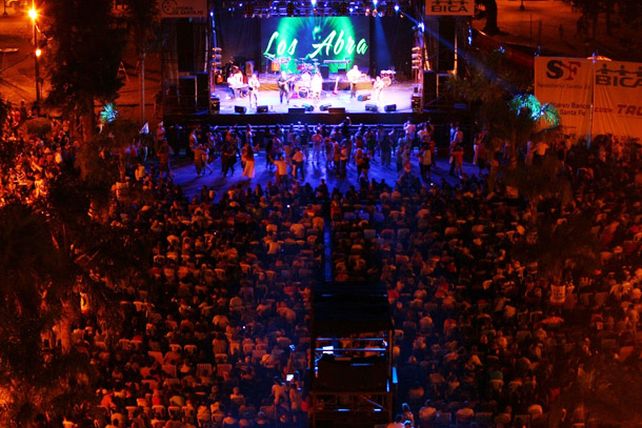 Miles de santafesinos disfrutaron del comienzo del Festival de Guadalupe