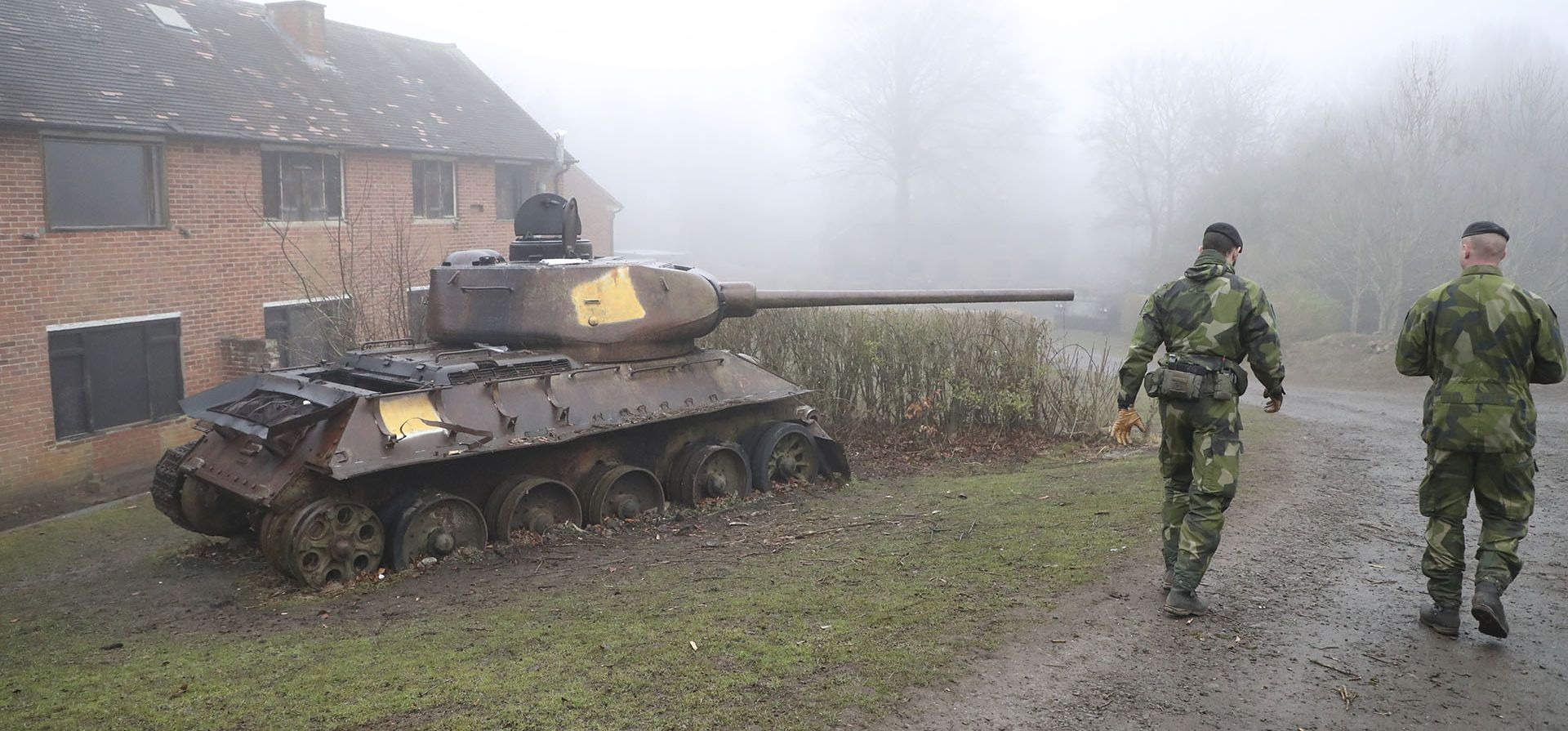 Soldados ucranianos participan en un ejercicio militar en un campo de entrenamiento militar en el norte de Inglaterra, el jueves 16 de febrero de 2023, antes del aniversario de la invasión de Ucrania. (Foto AP/Scott Heppell)