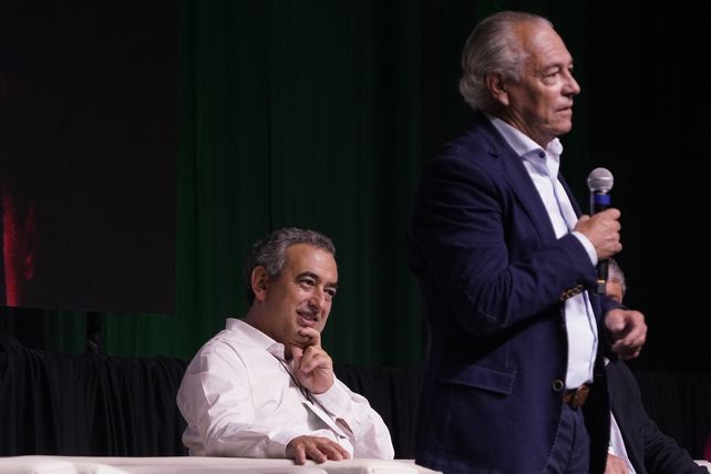Mario Barletta, ex intendente de Santa Fe, fue de la partida.